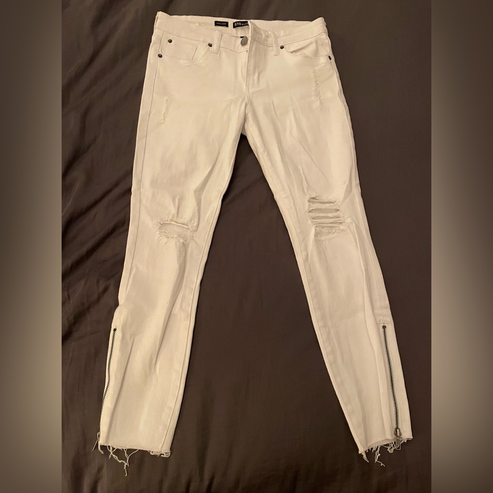 STS Blue white distressed jean, size 28